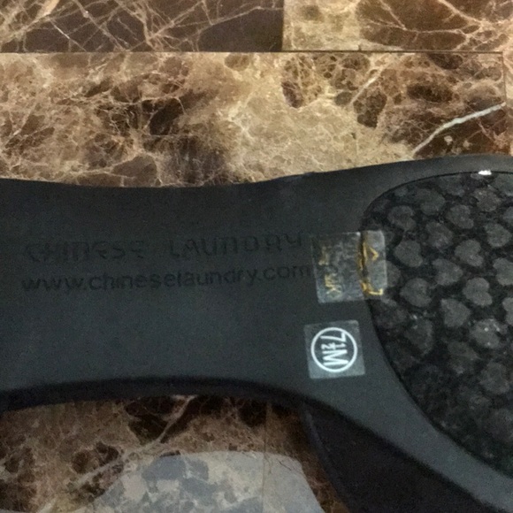 🆕 Black Suede flats. - Picture 6 of 7